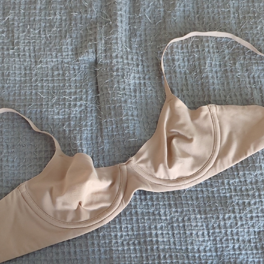 SKIMS Soft Beige Bra